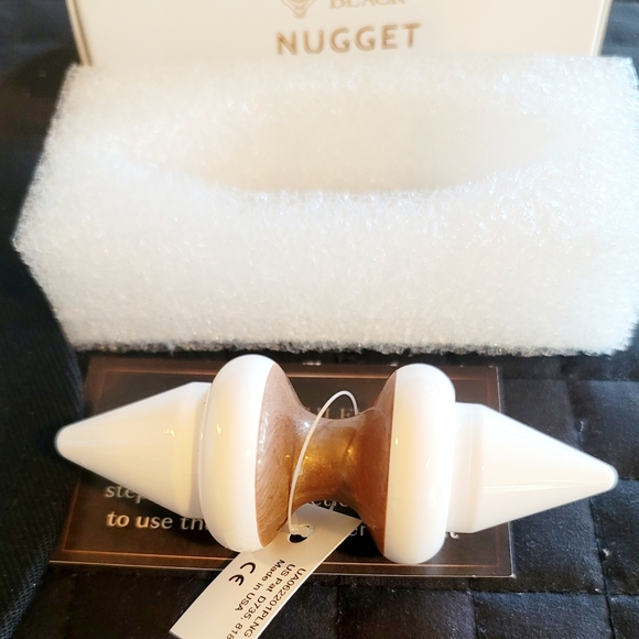 ASHLEY BLACK NUGGET & HAT. - Picture 3 of 5